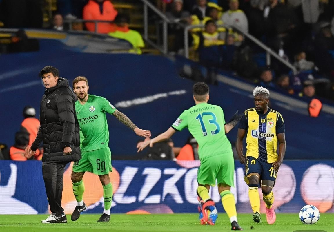 2020欧冠四强战：里昂逆袭，登贝莱神球助队晋级