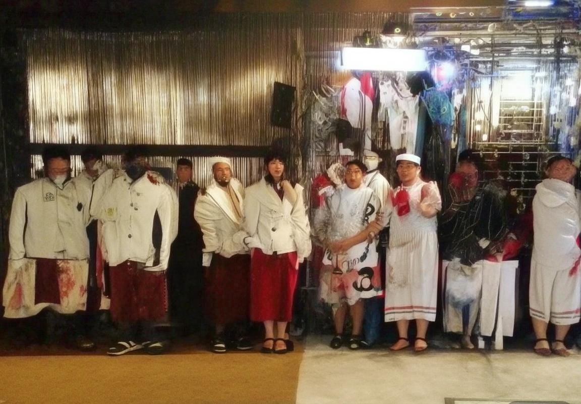 高尚品德与追求：个人成长、社会交往、进步推动与教育功能